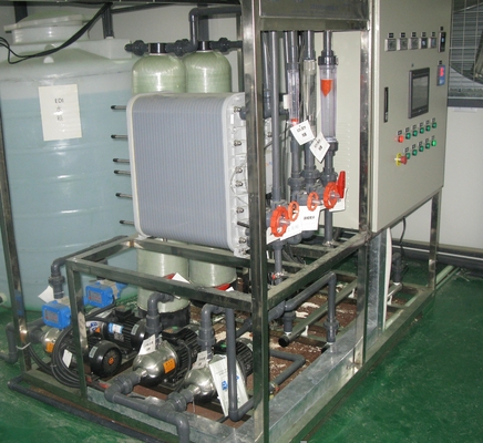 Piccolo sistema di trattamento dell'acqua RO Plus EDI per l'iniezione di prodotti 200 lph