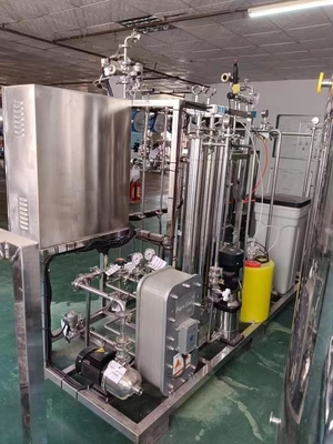 Sistema a acqua purificato farmaceutico con disinfezione al calore ed il dispositivo di circolazione